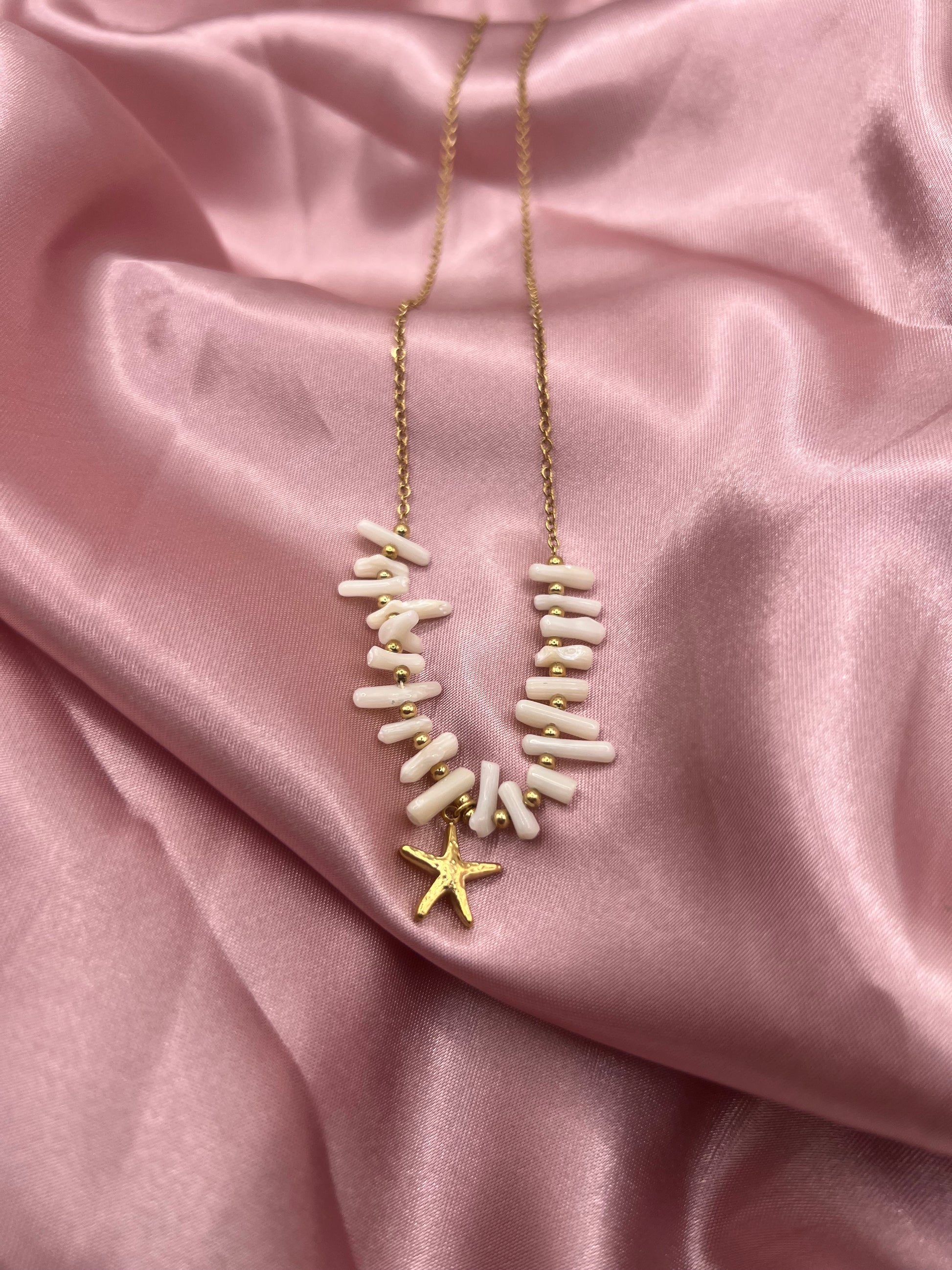 COLLIER ALINA