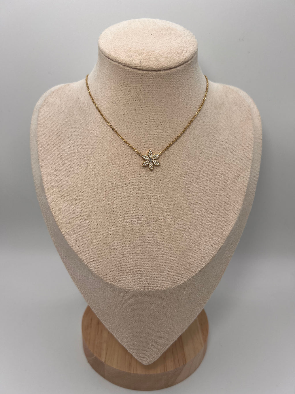COLLIER GLADYS