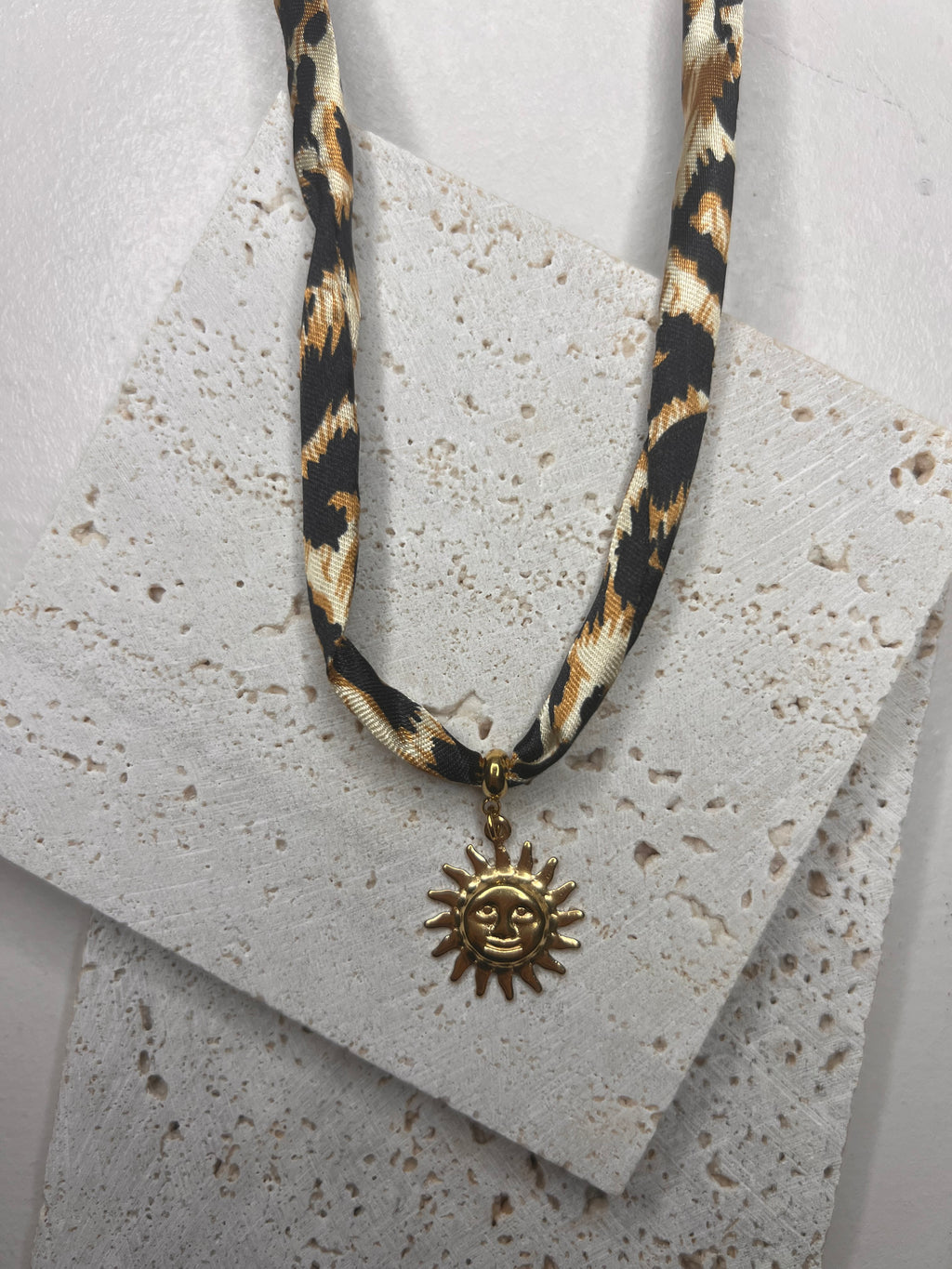 COLLIER CAMILLE