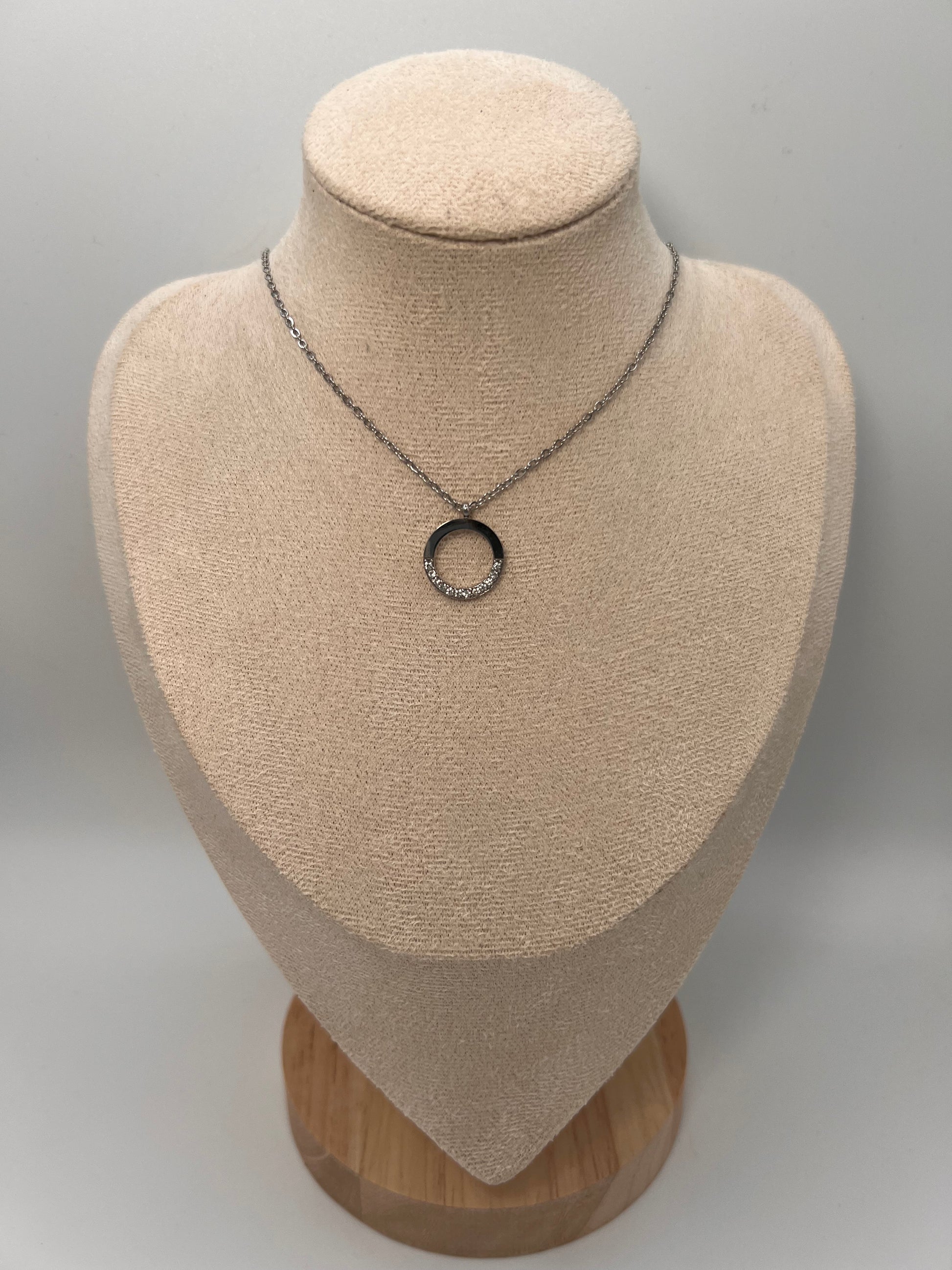 COLLIER FIONA