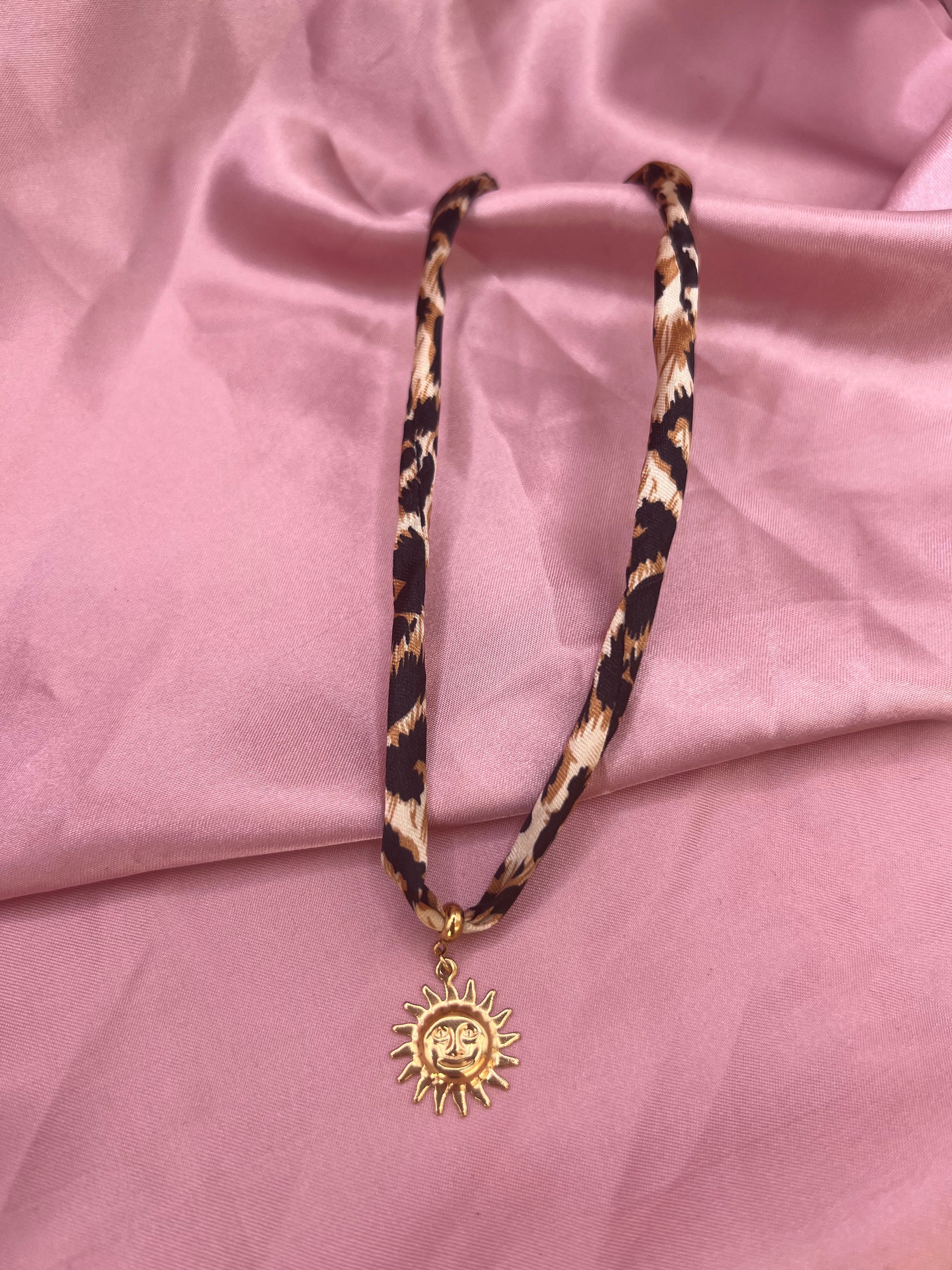COLLIER CAMILLE