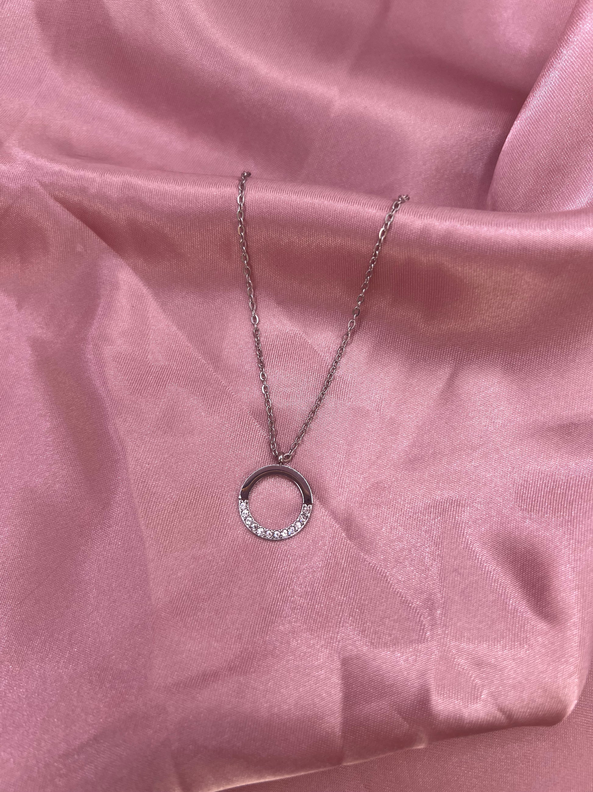 COLLIER FIONA