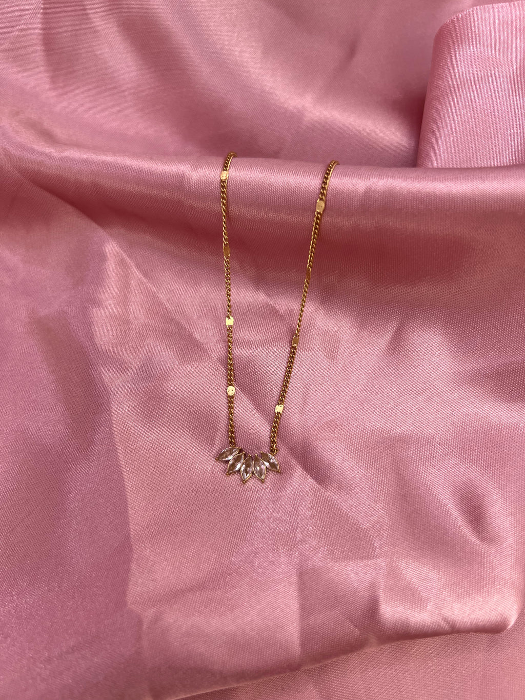 COLLIER ALICIA