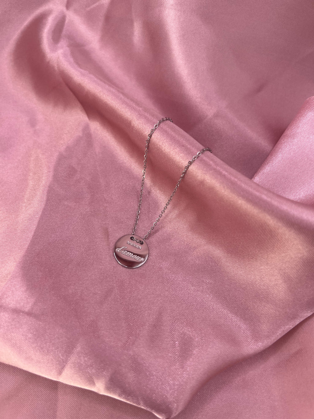 COLLIER NELLY