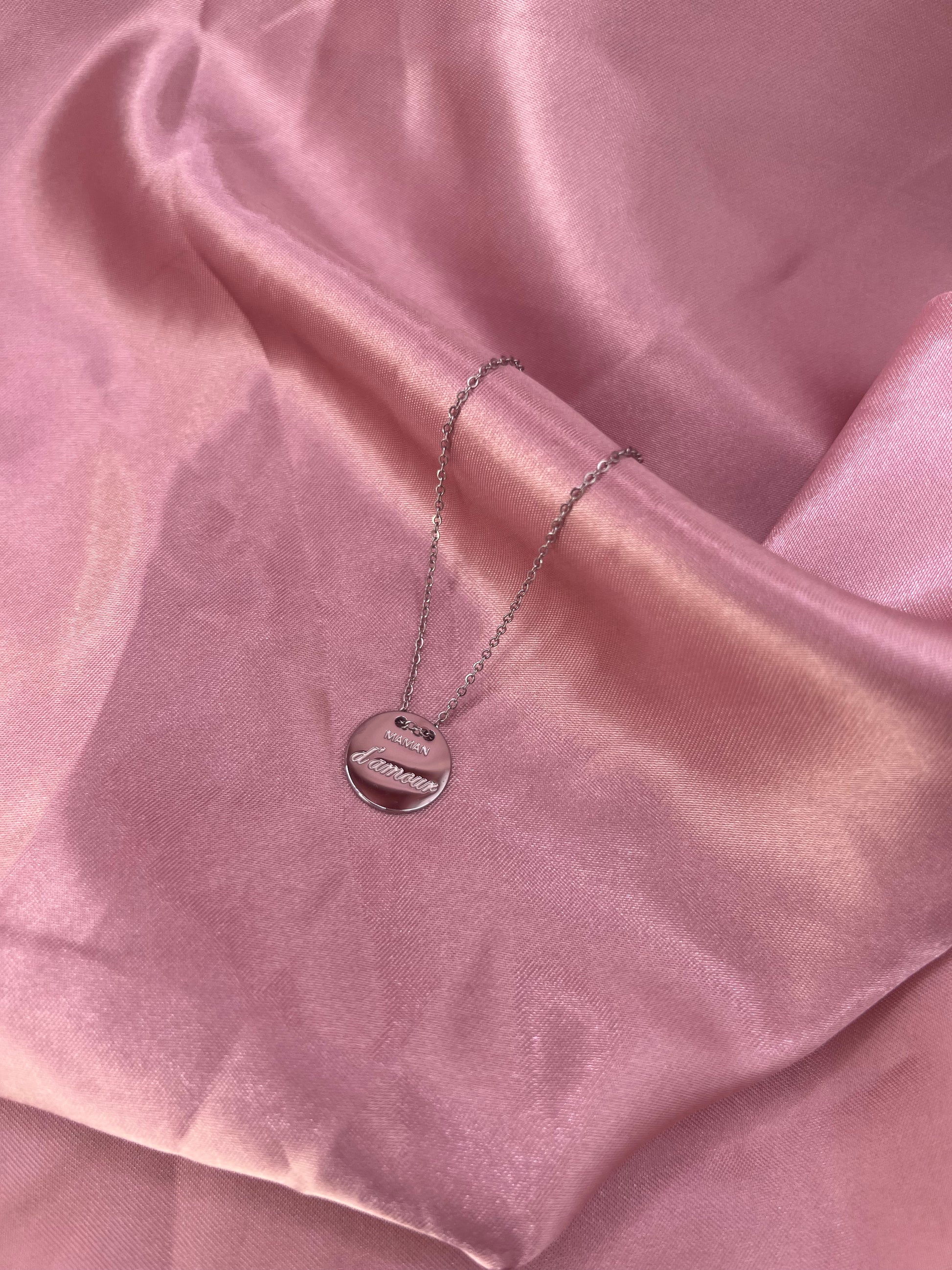 COLLIER NELLY