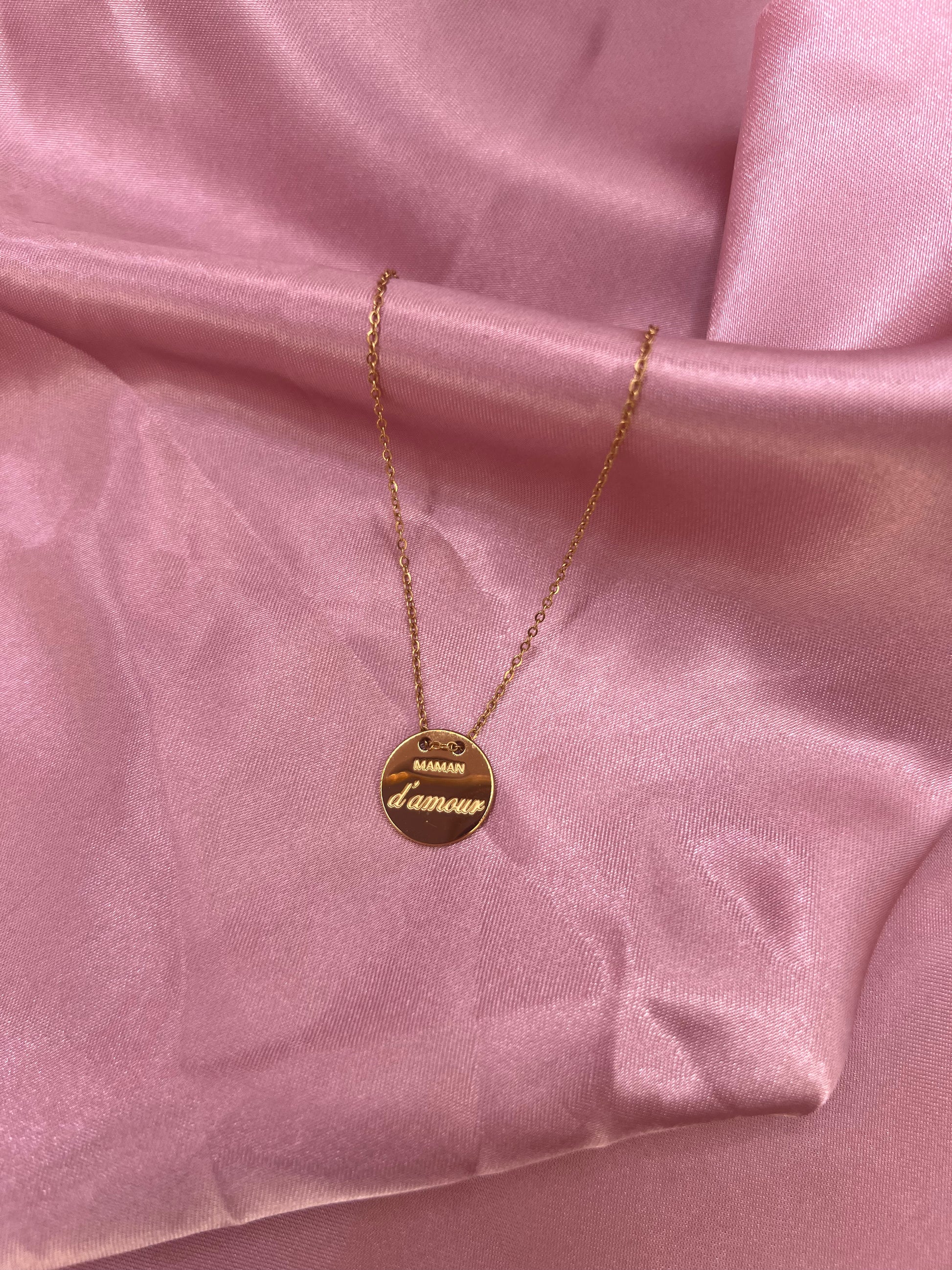 COLLIER NELLY